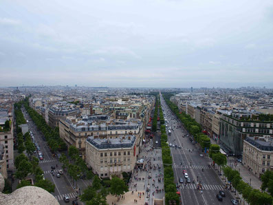 ( left )Avenue de Friedland , ( right ) Avenue des Champs-Elysees