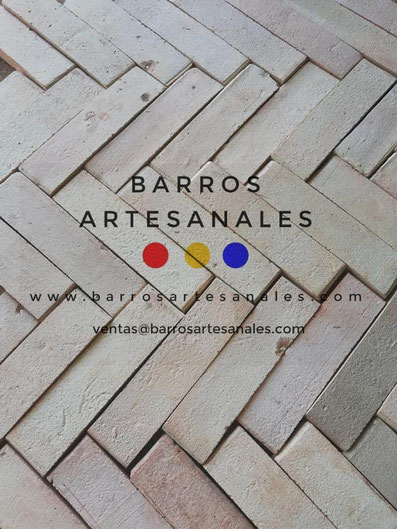 <img src="Loseta de barro blanco artesanal natural hecha a mano.jpg" alt="Loseta de barro blanco artesanal natural hecha a mano" />