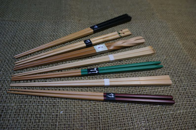 職人が削る竹箸、軽くて滑らないのが人気