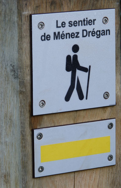 Küstenwanderweg GR34, Beschilderung