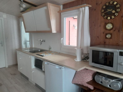 Abwaschbecken, Kobimkrowellenofen, Backofen, 2 Plattenherd