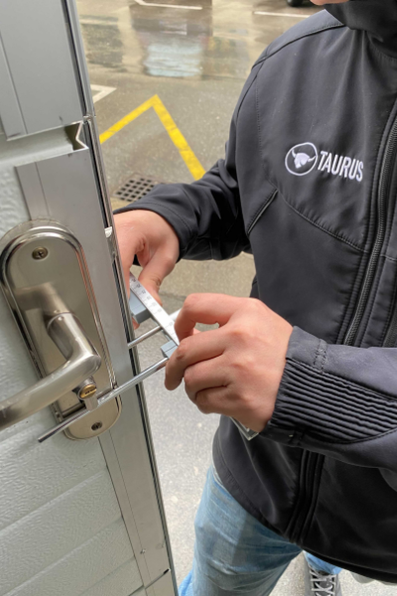 TAURUS Sicherheitstechnik, Techniker vermisst Zylinder