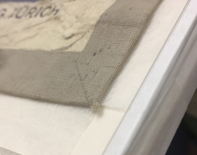 Bild rahmen lassen, Päckli; Glas Distanzleiste und Verbundplatte staubdicht abgeklebt
