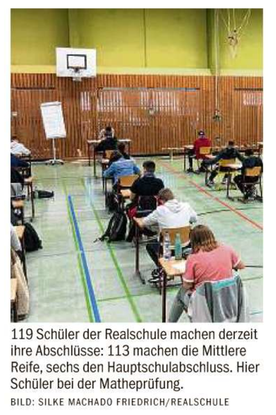 119 Schüler der Realschule machen derzeit ihre Abschlüsse: 113 machen die Mittlere Reife, sechs den Hauptschulabschluss. Hier Schüler bei der Matheprüfung.