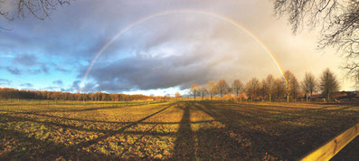 Vor dem Spannungsbogen am Abend erlebte ich in den Stunden vor dem Konzert diesen wunderschönen Regenbogen in der Nähe des Spielortes.