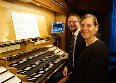 Stefanie Ingenhaag und Gabriel Isenberg sorgten beim Marienstatter Orgeltriduum für ein ungewöhnliches vierhändiges Musikerlebnis. Foto: Ines Bellach 