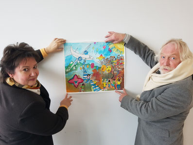 Nach der Jurysitzung in Bielefeld zeigen das Siegerplakat: A. Rehorst und M. Schnell.