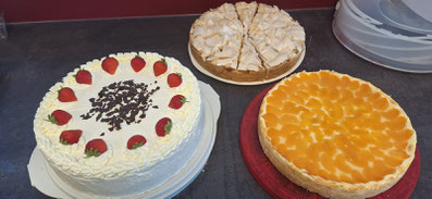 Ein Ausschnitt der herrlichen Torten und Kuchen der LandFrauen Großdeinbach