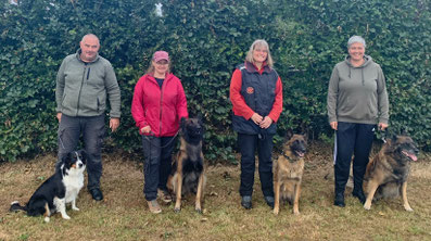 Vlnr. Leo & Luna, Mieke & Mattie, Liesbeth & Donder, Anneke & Cayden