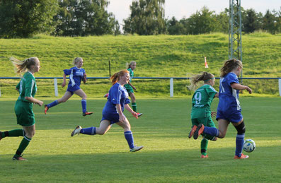 Jasmin auf dem Weg zum 2:0. Foto: Lanzke