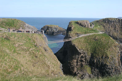 schwindelerregende Carrick-a-Rede Rope Bridge - ©My own Travel Rundreisen Irland