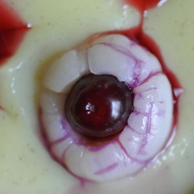 Ein gruseliges Auge, das kann man nur an Halloween servieren