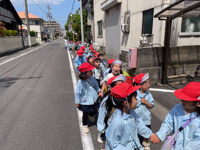 「あるくのだいすき〜どんどんいこう♪」