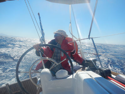 Entspanntes Segeln bei 50 Knoten Wind in den Kykladen 2014