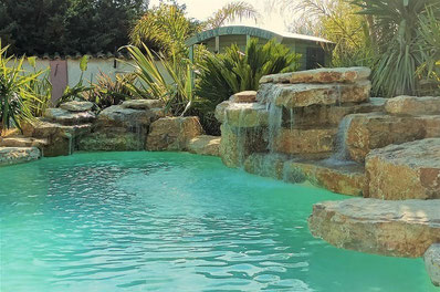 piscine-cascade-rochers
