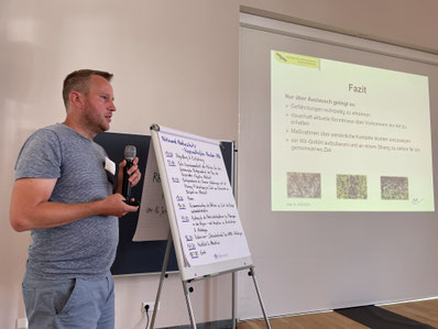 Thomas Bamann (RP Tübingen) stellt das Projekt vor. - Foto: TransLake