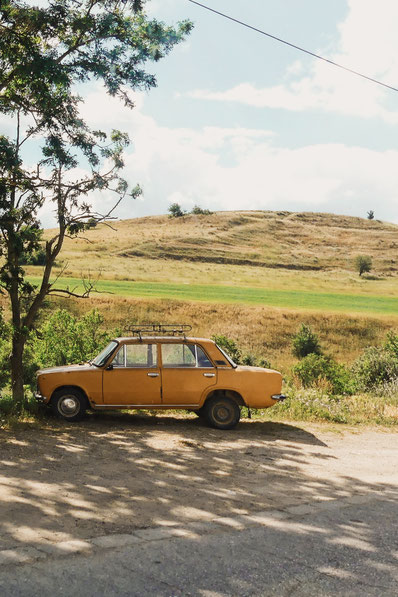 bigousteppes balkans tour bulgarie lada orange