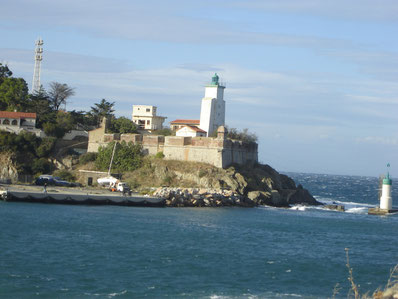 le Fort Fanal, marquant l'entrée du port, réalisé par Vauban au XVIe siècle