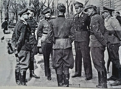 SS-Obersturmführer Max Saalfrank, 2nd from right