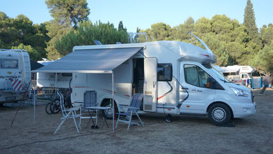 Wohnmobil auf Campingplatz