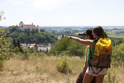 Blick von der Lerchenhaube auf das Schloss Wörth, Foto Stefan Gruber 