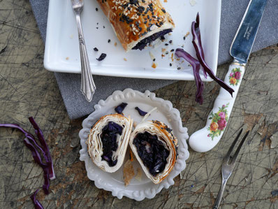 Rotkraut-Zwiebel-Strudel
