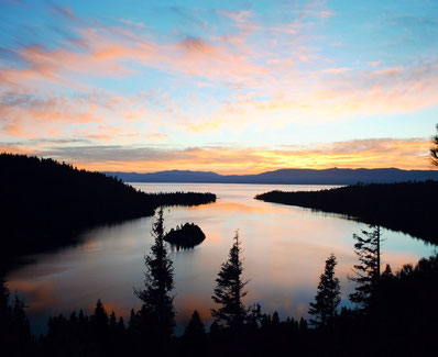 ꧁ ©Cheyenne Knowles, Lever de soleil sur le lac Tahoe ꧂