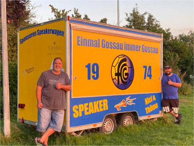 Thomas Affolter (links) und Nicolai Kern vor ihrem neuen Speakerwagen. Bild: Jessica Eicher