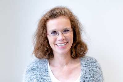 Porträtfoto von SEO-Expertin Stefanie Engel von WebHonesty aus Hamburg