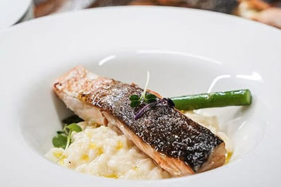 Ristorante Spuntloch a Caldaro: Raffinate creazioni di pesce e sapori mediterranei in Alto Adige