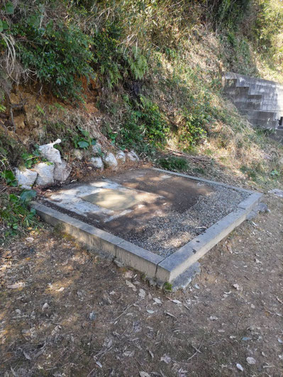 既存墓石竿石より下撤去.処分、他移設後