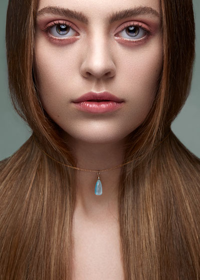 Aqua Chalcedon Kette in Pfeilspitzenform
