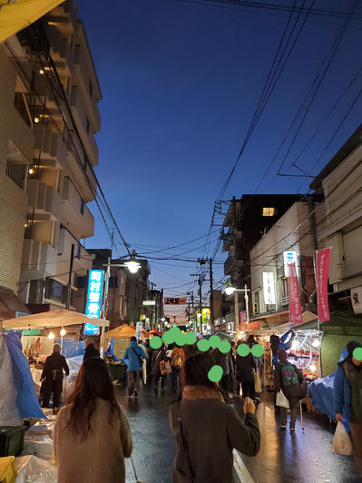 2020年1月15日世田谷ボロ市雨上がりの様子。