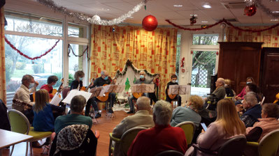 Ecole de musique EMC à Crolles- Grésivaudan : Ensemble de guitaristes classiques de 2nd cycle, Arpège, durant un concert.