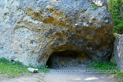 Grotte du Monolithe de Sardières savoie maurienne