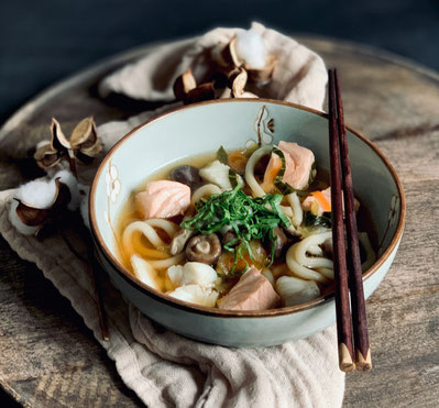 Udonsuppe, Udon, Fischsuppe, Udon Fischsuppe, japanische Suppe, Suppe, Dashi, Dashi Brühe, Kombu, Bonmot