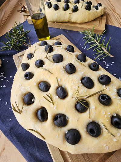 Oliven Focaccia fertig gebacken verzehrbereit