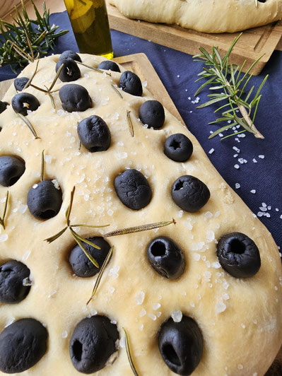 Selbstgemachte Oliven Focaccia