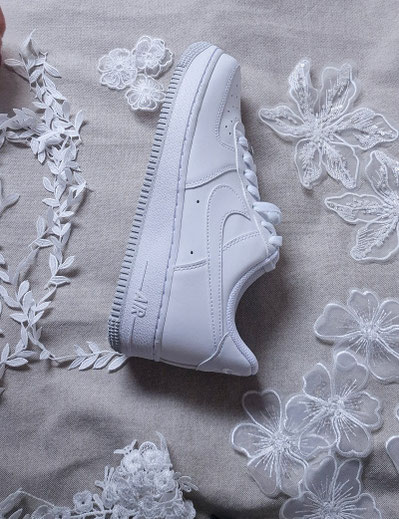 kant op sneakers geplakt