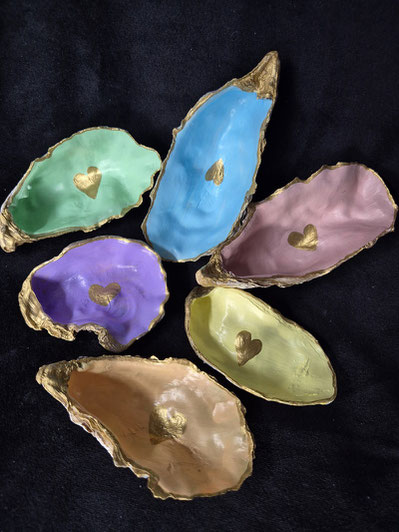 gekleurde oesters in lieve kleurtjes voor diner styling