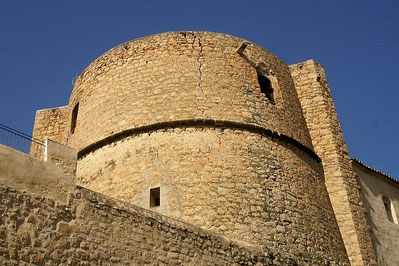 En la actualidad no existe el antiguo castillo. Situado sobre una colina en el casco antiguo, es el lugar exacto donde se ubicaba la antigua fortaleza medieval. 