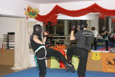 Bild_ Kung Fu Freikampf mit Schutzausrüstung in der Jing Wu Schule Köln