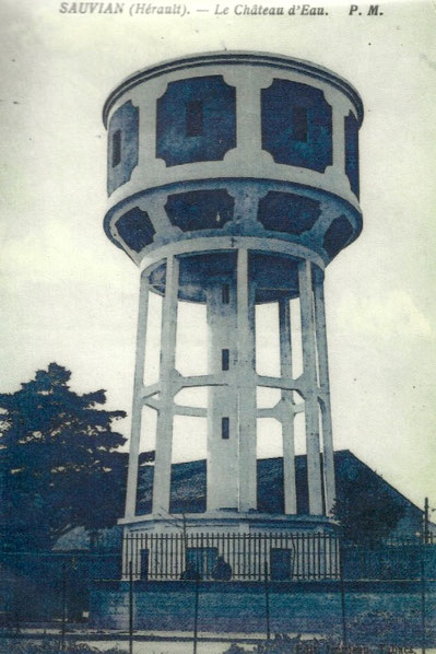 Photo du château d’eau de Sauvian construit au début des années 1930 et détruit en 1986 - crédit Alice Fauré - memoiredesauvian.fr