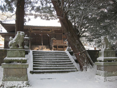 滋野神社（新張）の拝殿