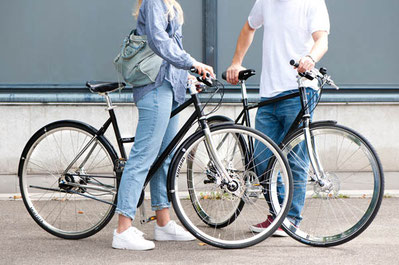 City Bikes von City Cycles: Modelle jallajalla und habibi, sehr schön gestylte Velos in schwarz und Chrom.