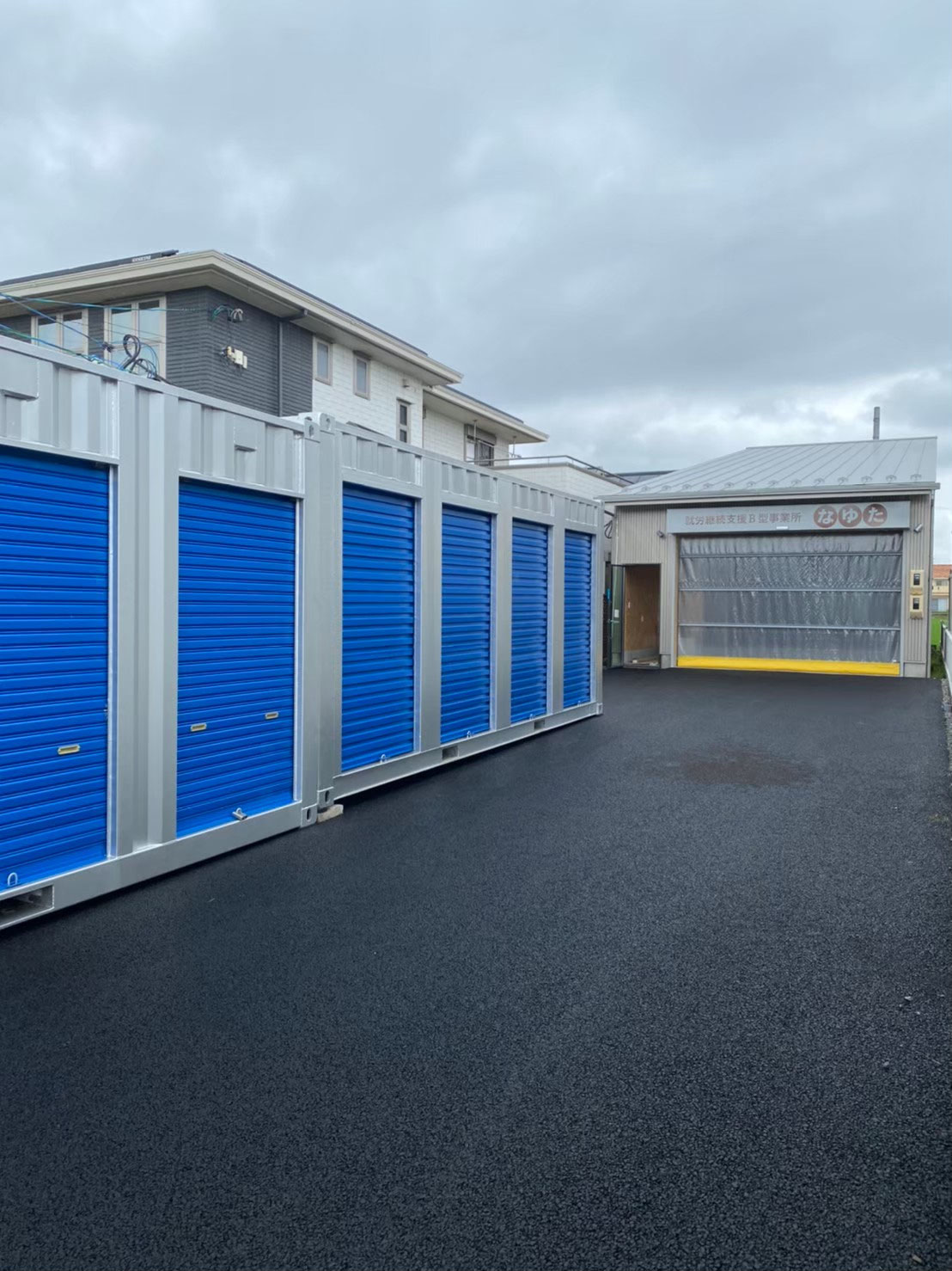 展示品 20FT海上コンテナ・改造ガレージ、塗装、窓2か所設置済み