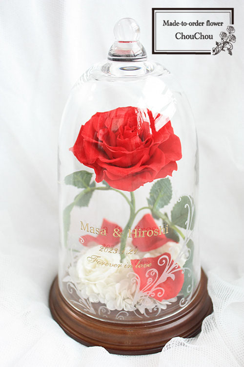赤い薔薇　ミクストメディア　ホワイト額入り プロポーズ 一輪のバラのガラスドーム アレンジ&花束 50本の赤