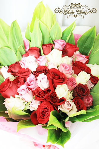 白 ピンク 赤バラの豪華な花束 Order No 1813 オーダーフラワー Chouchou シュシュ プロポーズ 誕生日 スタンド花 白 ピンク 赤バラの豪華な花束 Order No 1813 オーダーフラワー Chouchou シュシュ プロポーズ 誕生日 スタンド花