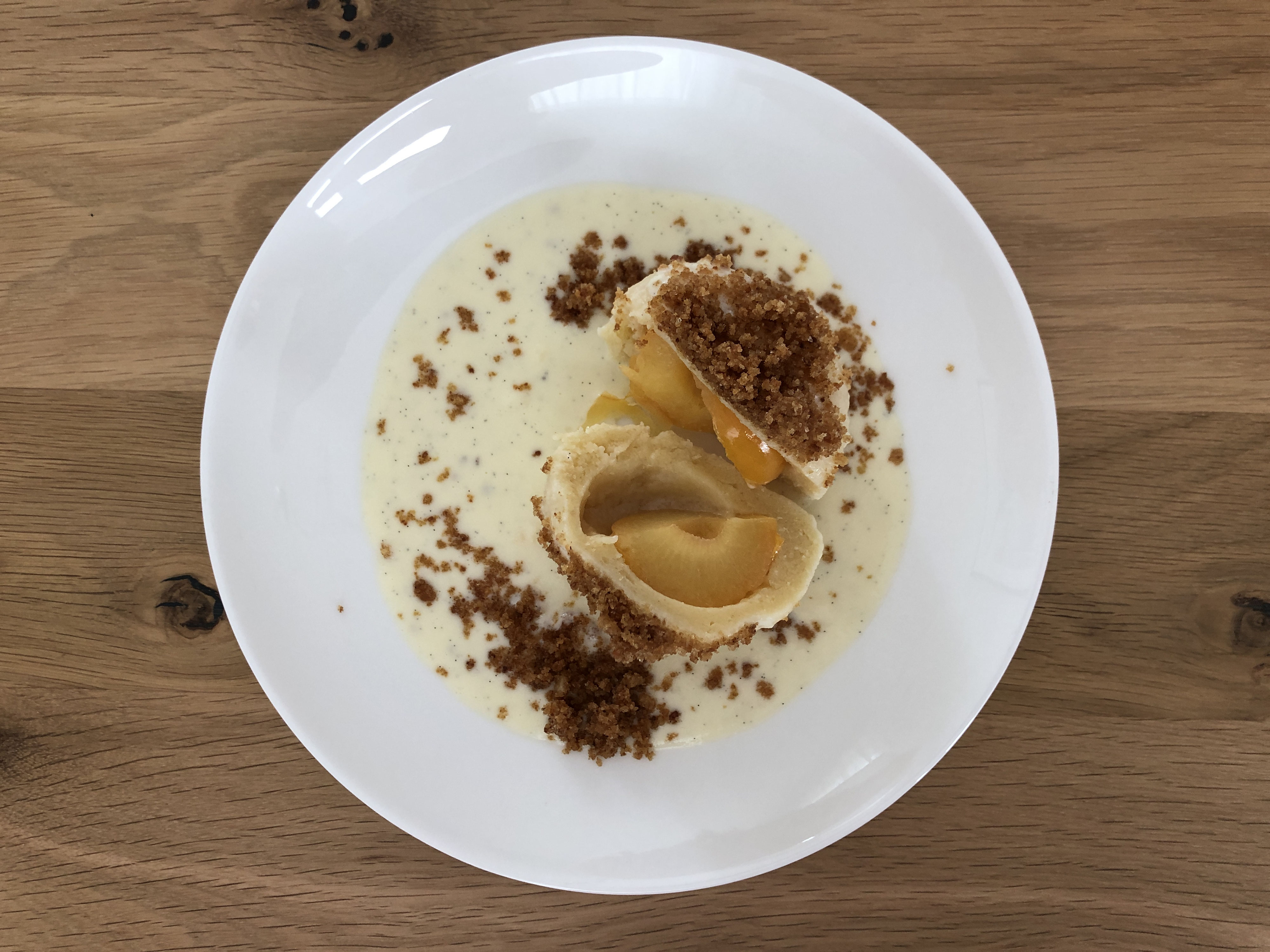 Selbstgemachte Marillenknödel mit Vanillesoße und Zimtbrösel - cook it ...