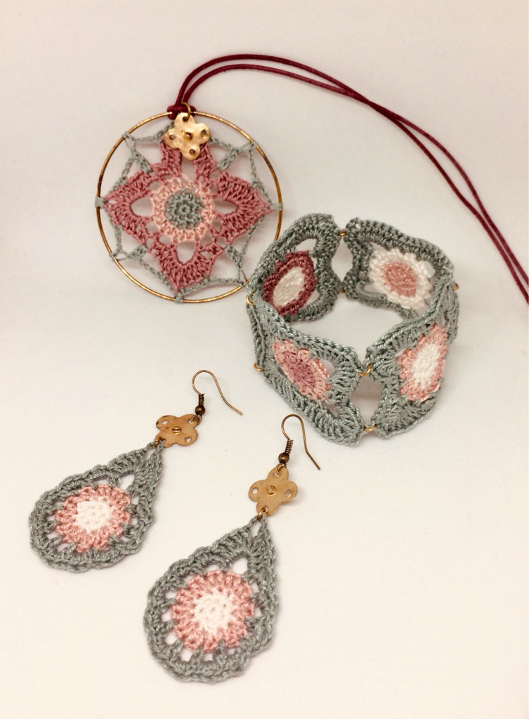 RETRO ´66 - gehäkelter Modeschmuck, Unikate, Online Shop ... Coole mode accessoires für damen kaufen junge mädels im streetwear modeschmuck und accessoires damen shop günstig ein.
